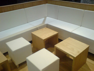 Loungebank Saragossa mit Hocker und Beistelltisch